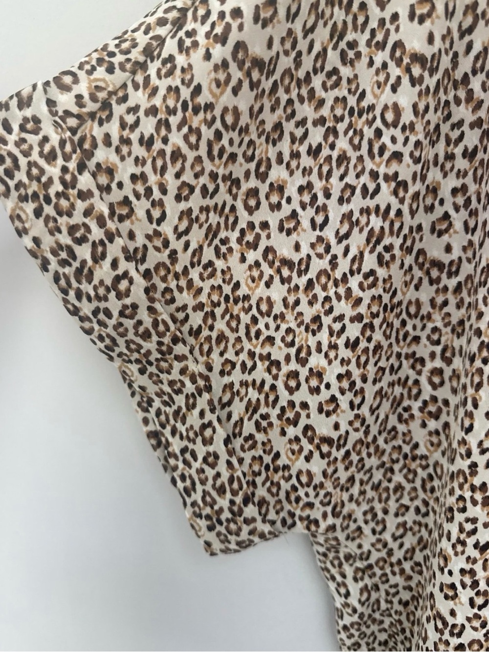 Leopard Print Short Sleeve V-Neck XL - Picture 4 of 5